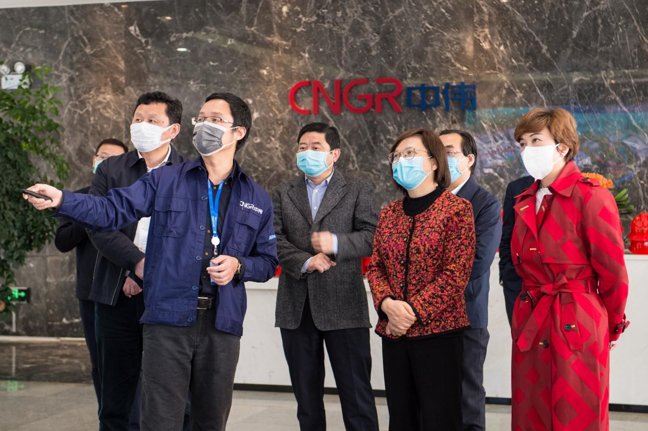 湖南省委常委、常務(wù)副省長(zhǎng)謝建輝赴中偉視察復(fù)工復(fù)產(chǎn)工作