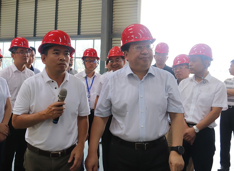 湖南省常務(wù)副省長(zhǎng)陳向群調(diào)研中偉新能源（中國）總部產(chǎn)業(yè)基地