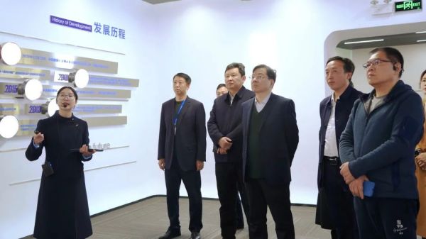 湖南省政協(xié)副主席、省工商聯(lián)主席張健一行到中偉寧鄉(xiāng)產(chǎn)業(yè)基地考察