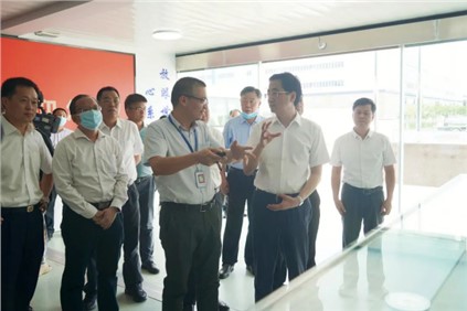 廣西壯族自治區(qū)人大常委會(huì)副主任、黨組副書(shū)記，自治區(qū)總工會(huì)主席張曉欽調(diào)研南部產(chǎn)業(yè)基地